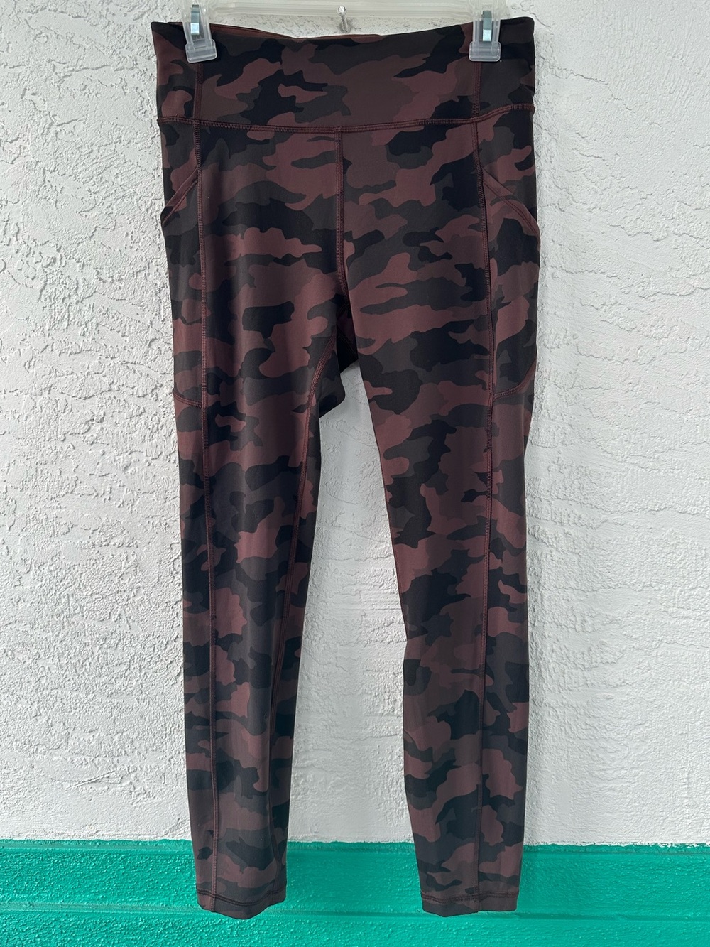 Lululemon Invigorate Camo High-Rise Tight 25" Size 8